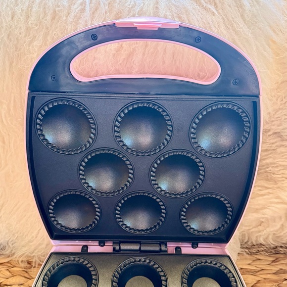 Babycakes Pink Cupcake Maker with Recipe Book - Picture 4 of 7